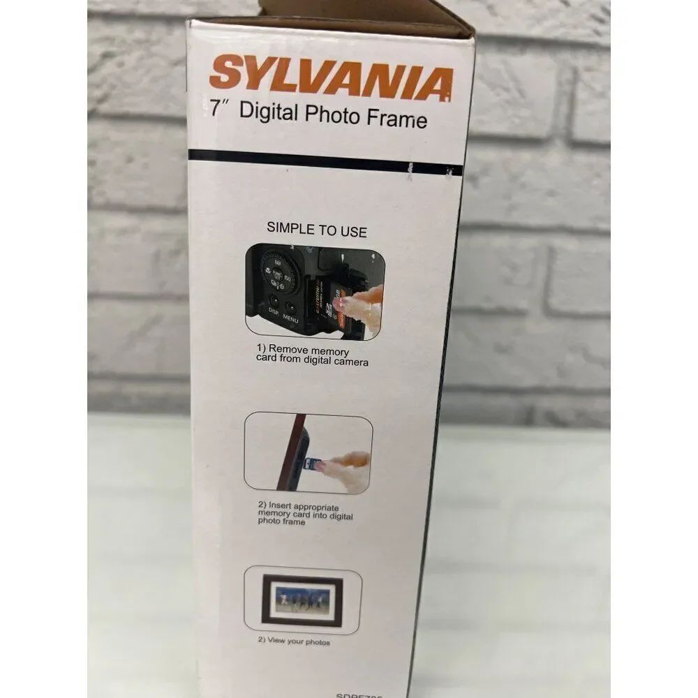 Sylvania 7” Digital Photo Slide Frame LED Panel - Picture 3 of 8